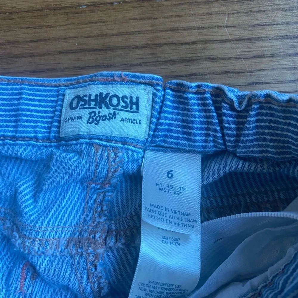 OshKosh B'gosh Girls 6 Seersucker Sky Blue and white striped